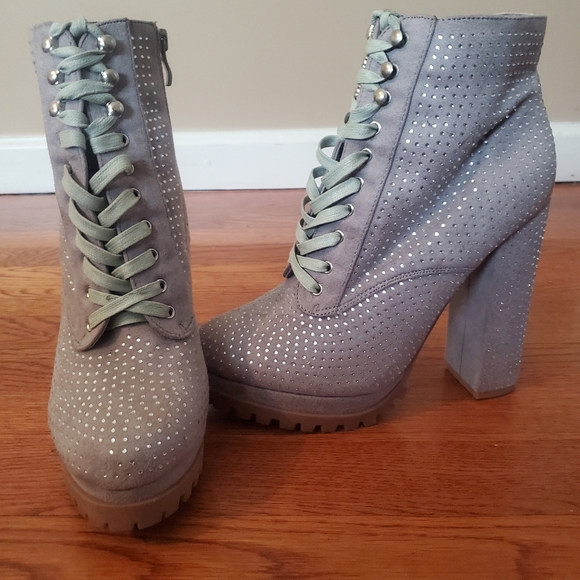 Cute & Chunky 'Glaze' Grey Sparkly Boots (Size 9) - Picture 6 of 6